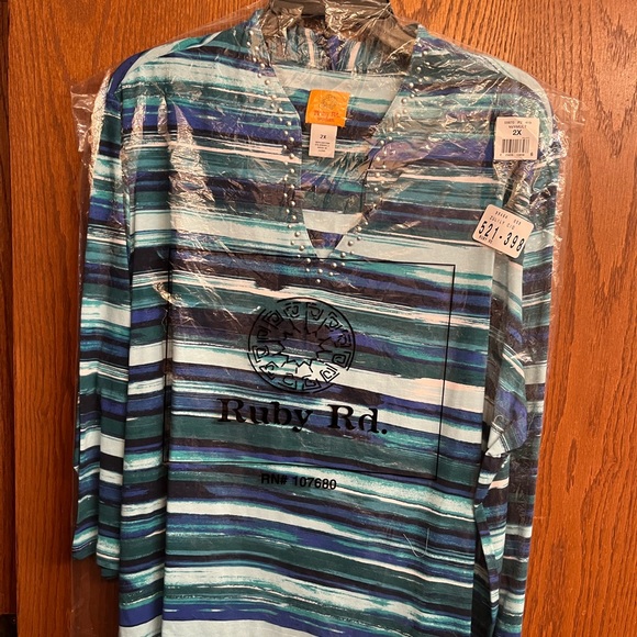 Ladies Tunic Top New in bag opened to take photos 3/4 length sleeves. - Picture 2 of 11